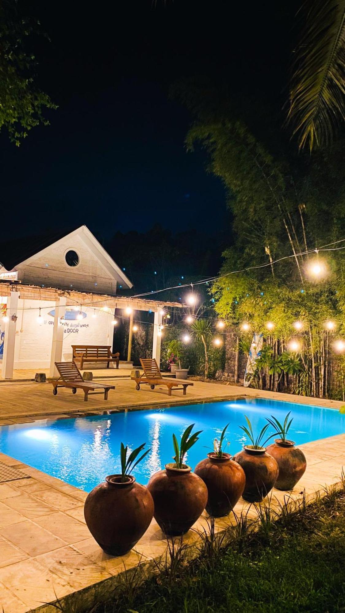 Pasir Putih Resort & Resto Maluk Exterior photo